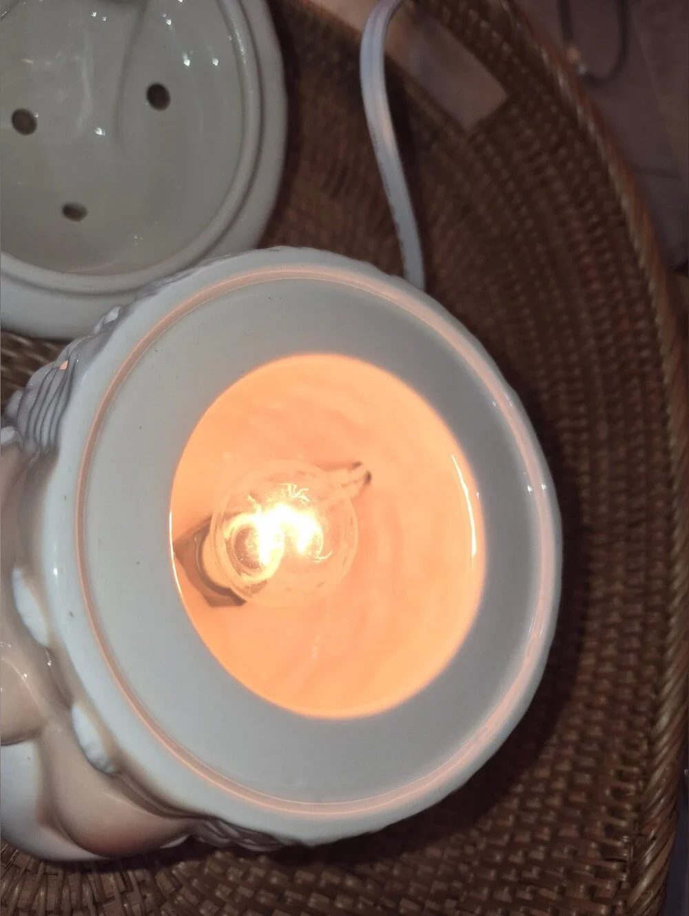 Scentsy Ceramic Santa Warmer in Red and White